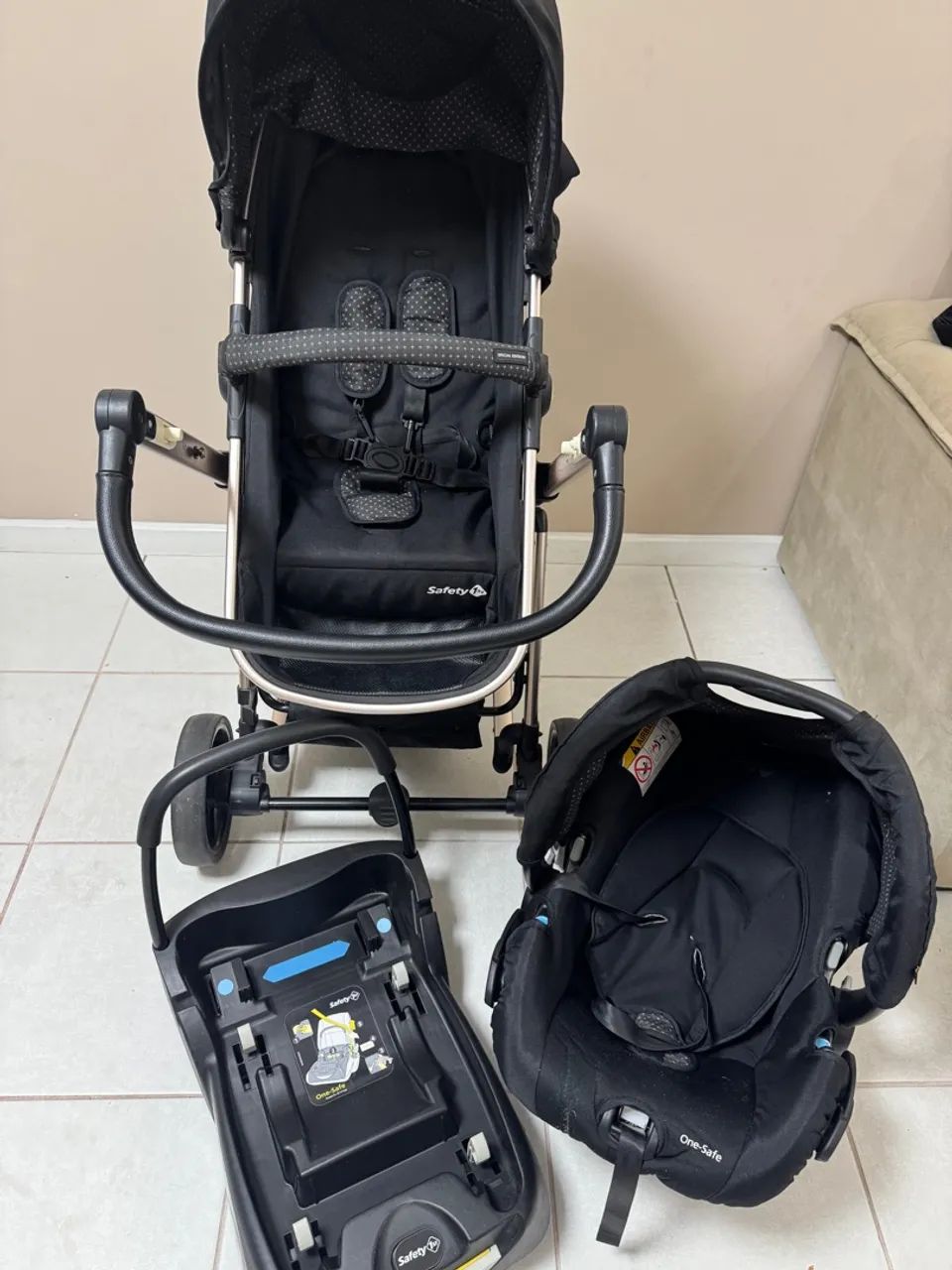 Carrinho de Bebê Safety 1st com Bebê Conforto