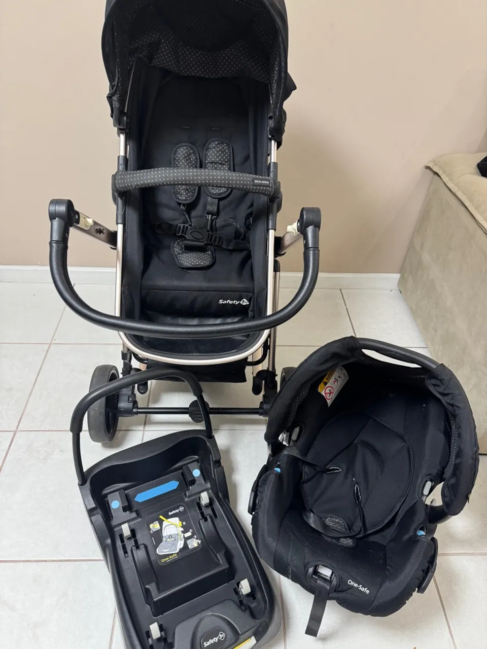 Carrinho de Bebê Safety 1st com Bebê Conforto