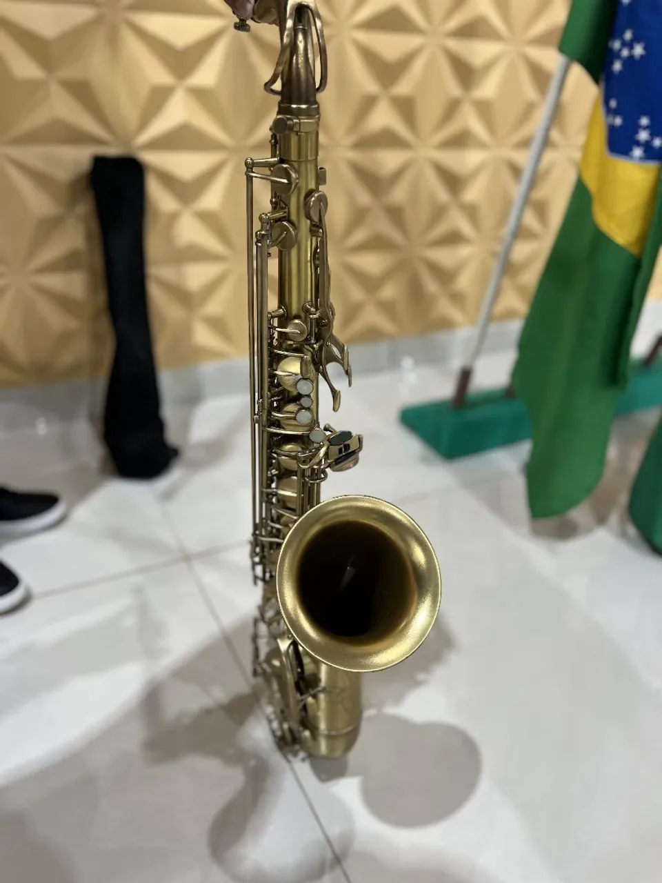 Saxofone Tenor Dourado