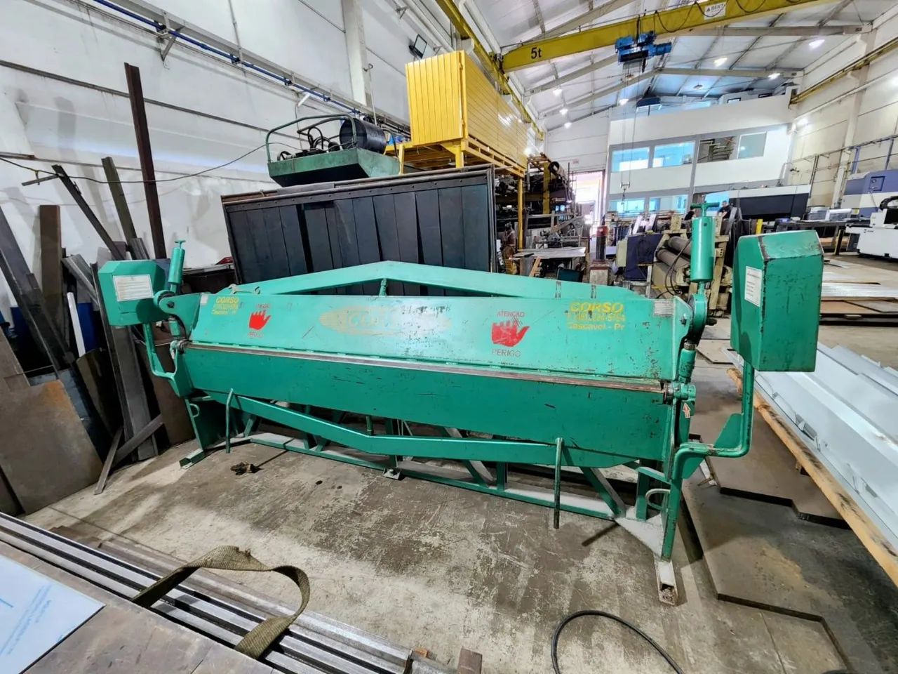 Dobradeira de Chapas Industrial