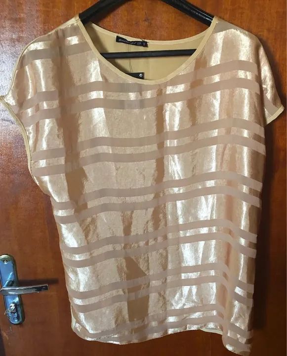Calças e blusas femininas NOVAS 60,00