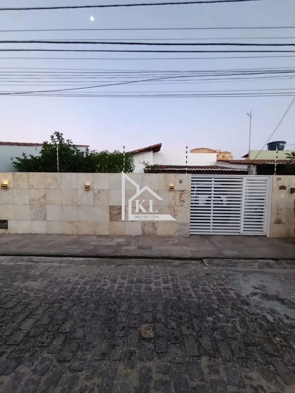 Belissima Casa Mobiliada - 3 Quartos - 145M2 - Placa Solar 500W - Bairro Nova Parnamirim