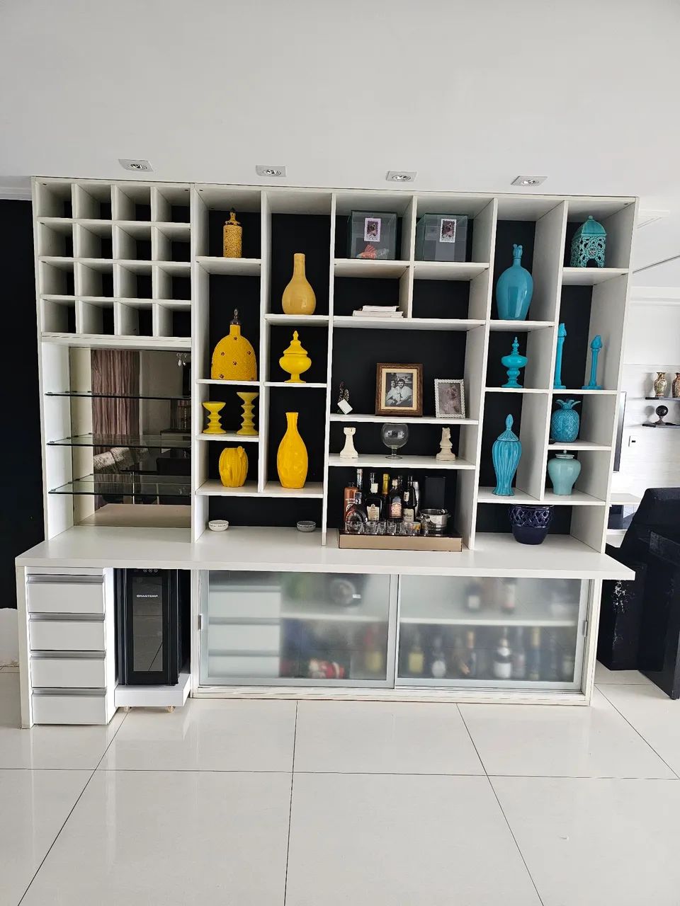 Excelente oportunidade- Uma Linda estante, bar, cristaleira, grande 