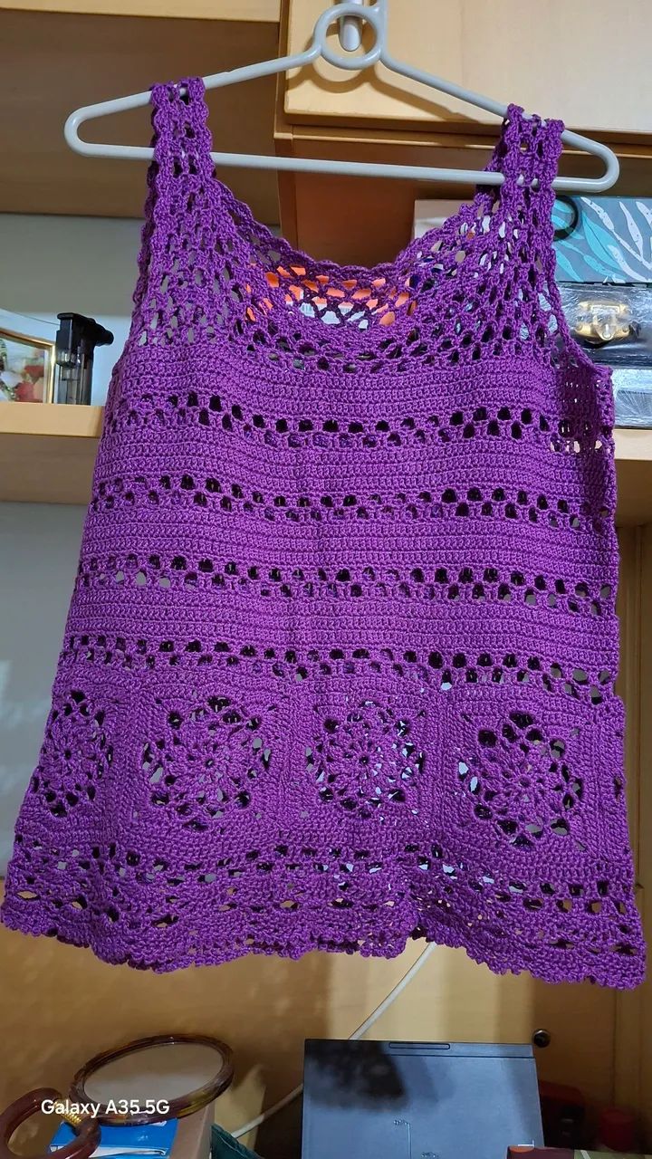 Blusa de Crochê Roxa Artesanal