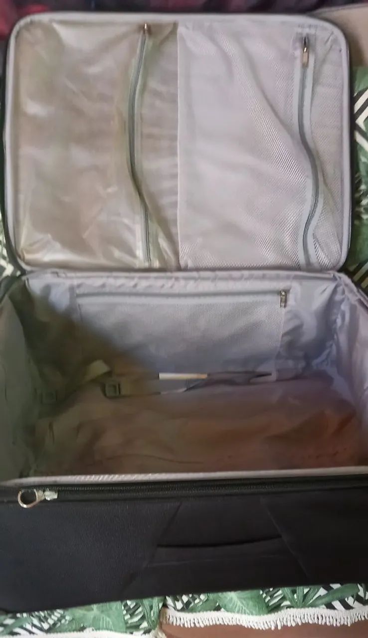 Mala de viagem média usada com rodinhas 150,00 ótimo preço.  - Foto 4