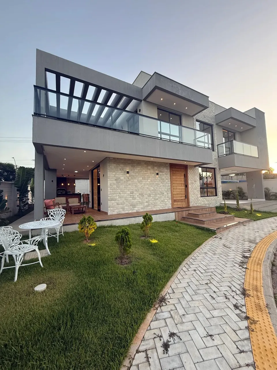 Linda Casa em condomínio