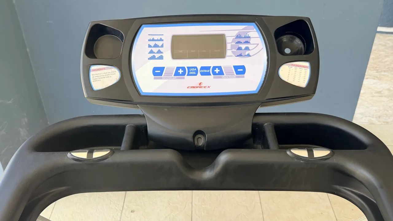 Esteira profissional EMBREEX AL1 800 com inclinação  - Foto 2