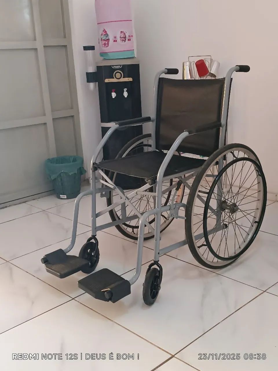Cadeira de rodas super acolchoada reformada