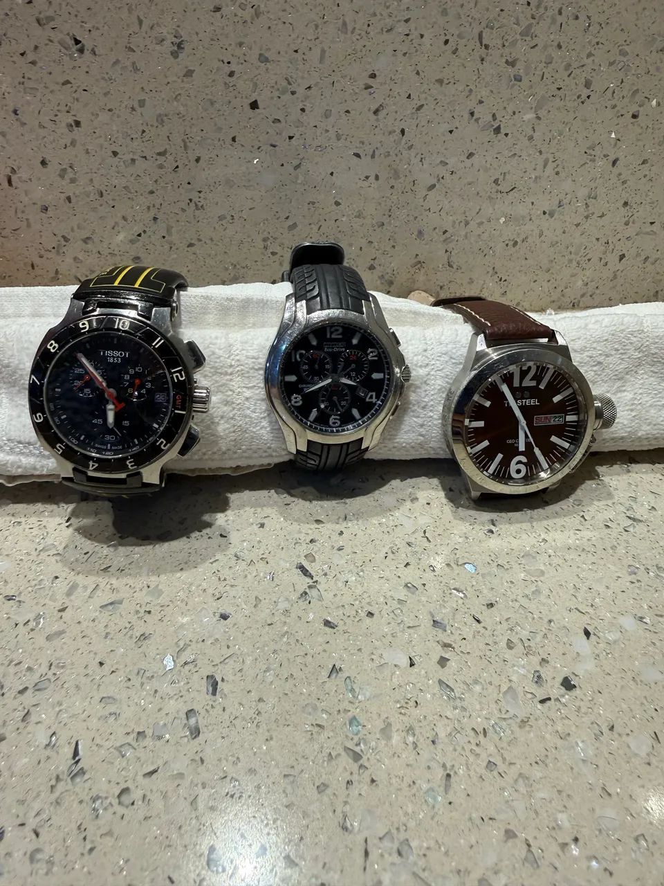 Vendo 3 relogios 