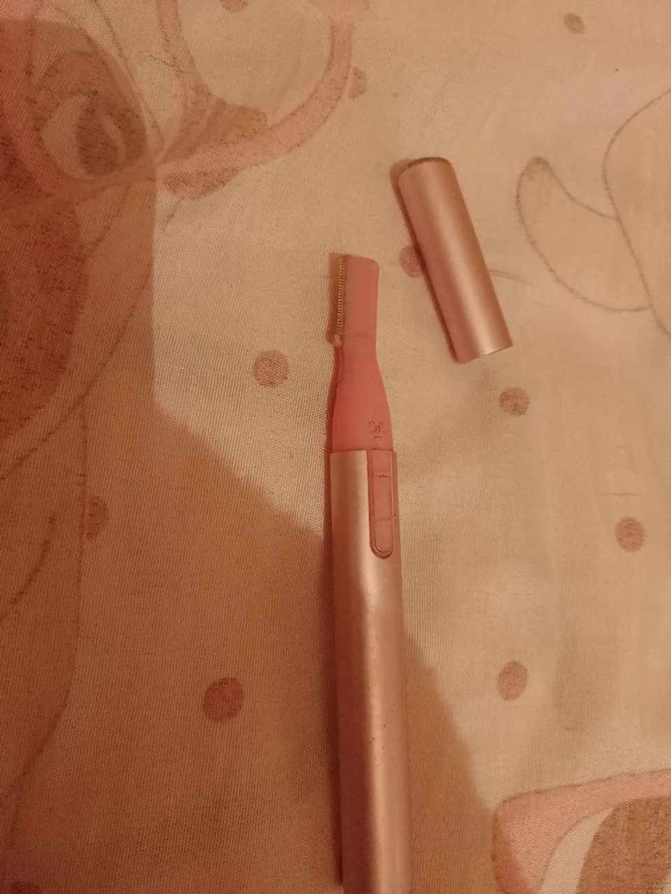 Caneta depiladora elétrica para sobrancelhas