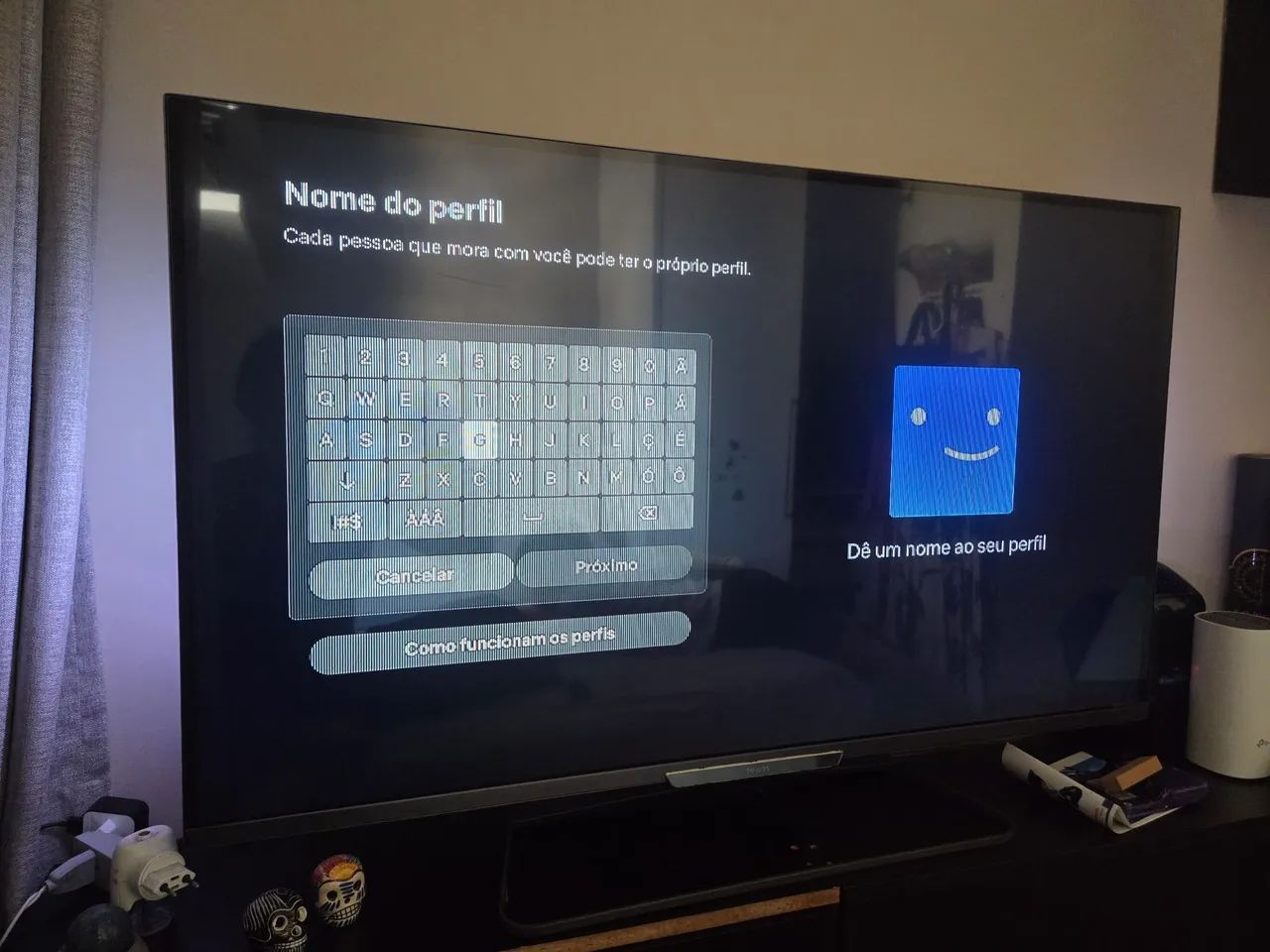 TV 43' PHILIPS OLED com defeito no cabo flat