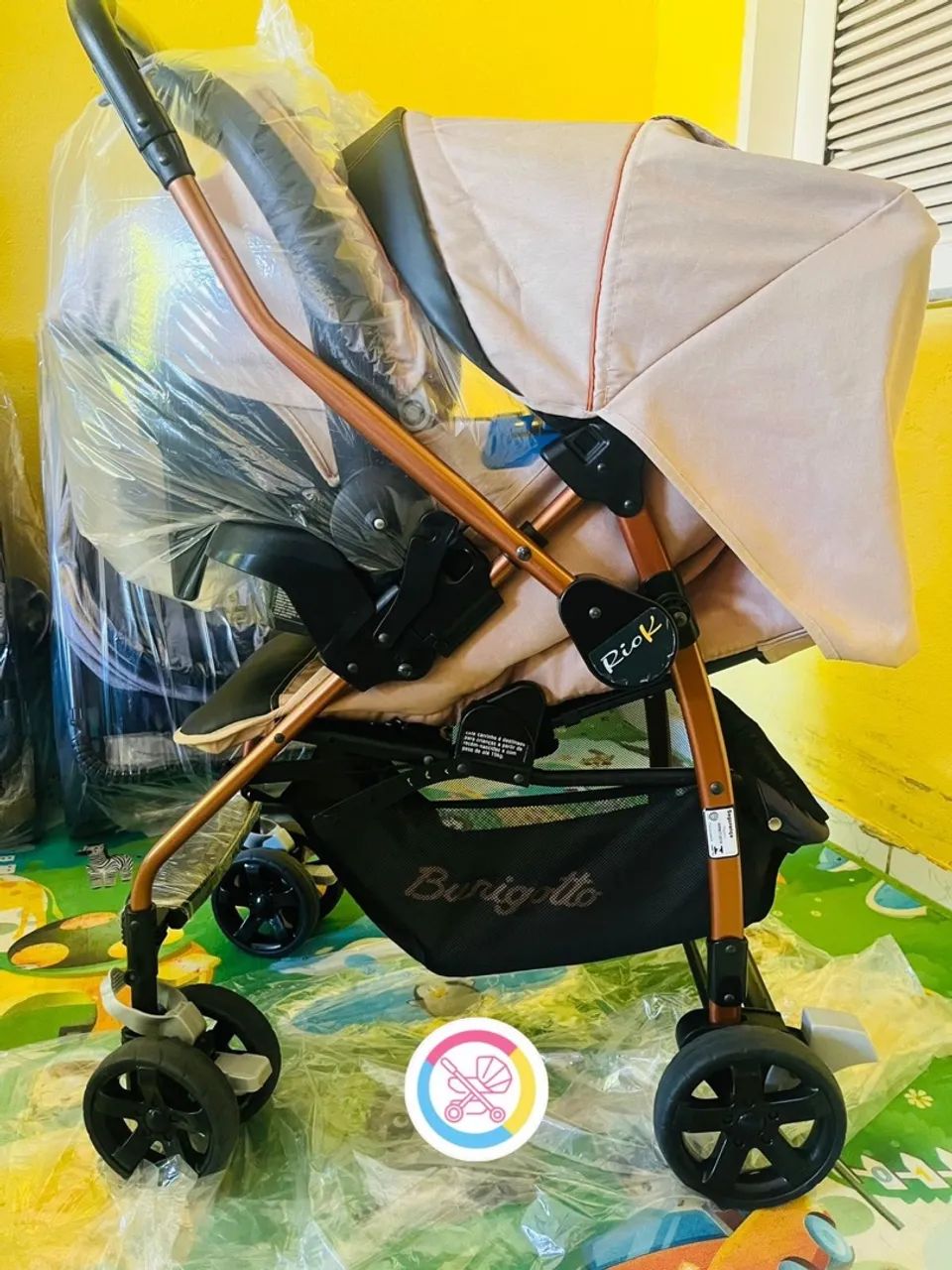 Kit carrinho e bebê conforto 