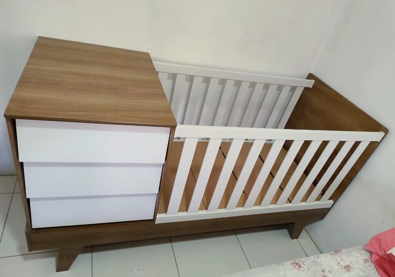 BERÇO COM GAVETAS E COLCHÃO - EXCELENTE ESTADO  - Foto 3