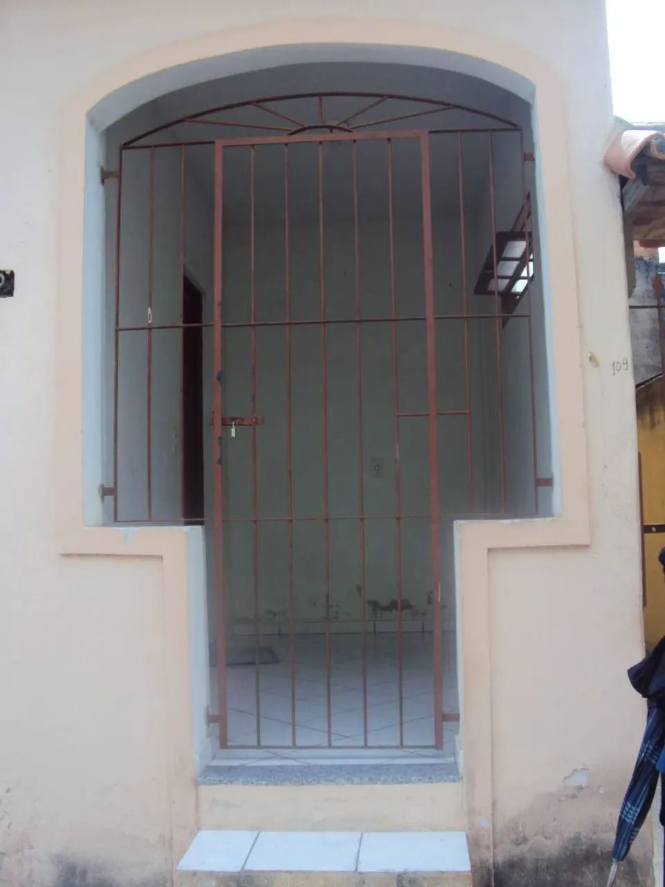 Sobrado em Marataízes, com casa atrás  - Foto 2