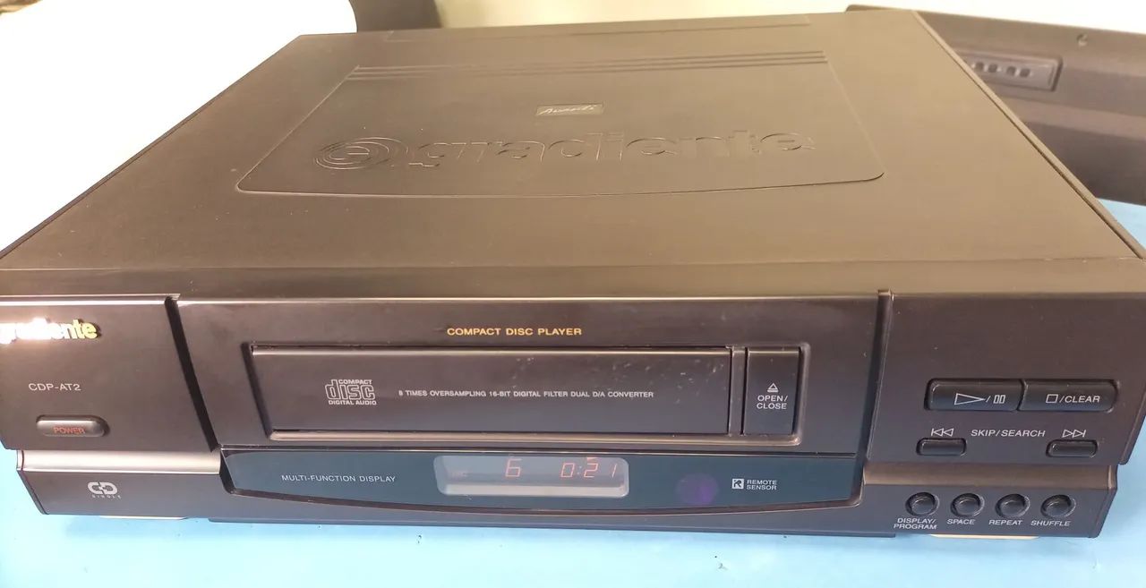 Cd player Gradiente CDP-AT2 , revisado e funcionando.