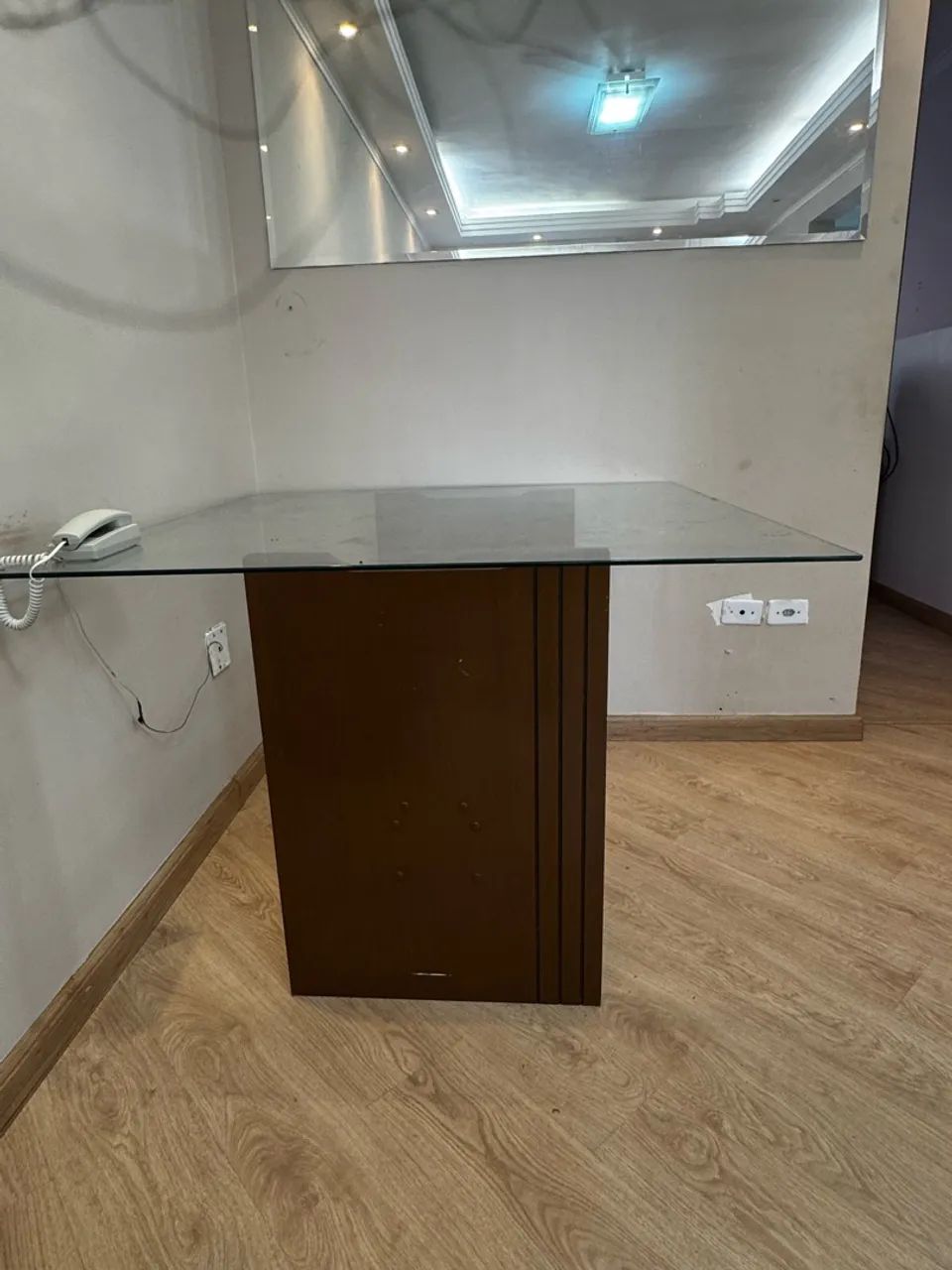 Mesa de Vidro com Base de Madeira (Sem Cadeiras) - Foto 4