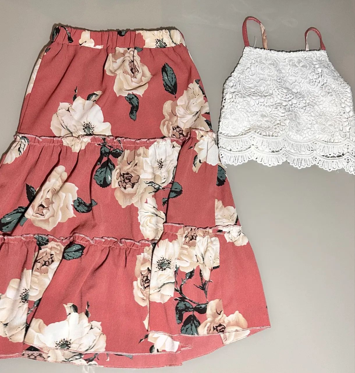 Conjunto de saia midi e cropped tamanho 9 