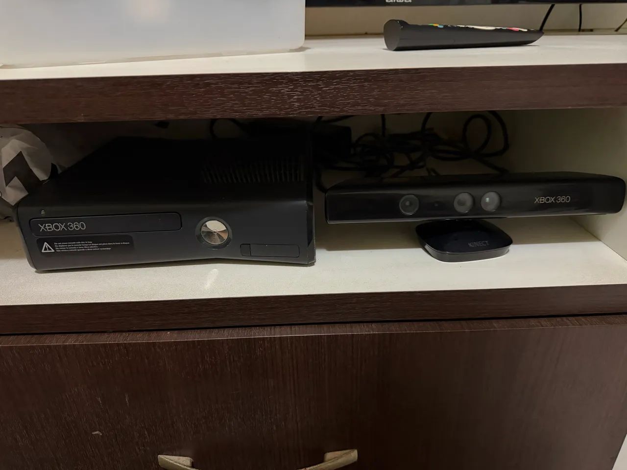 Xbox 360 original com Kinect e 4 jogos originais - Foto 2