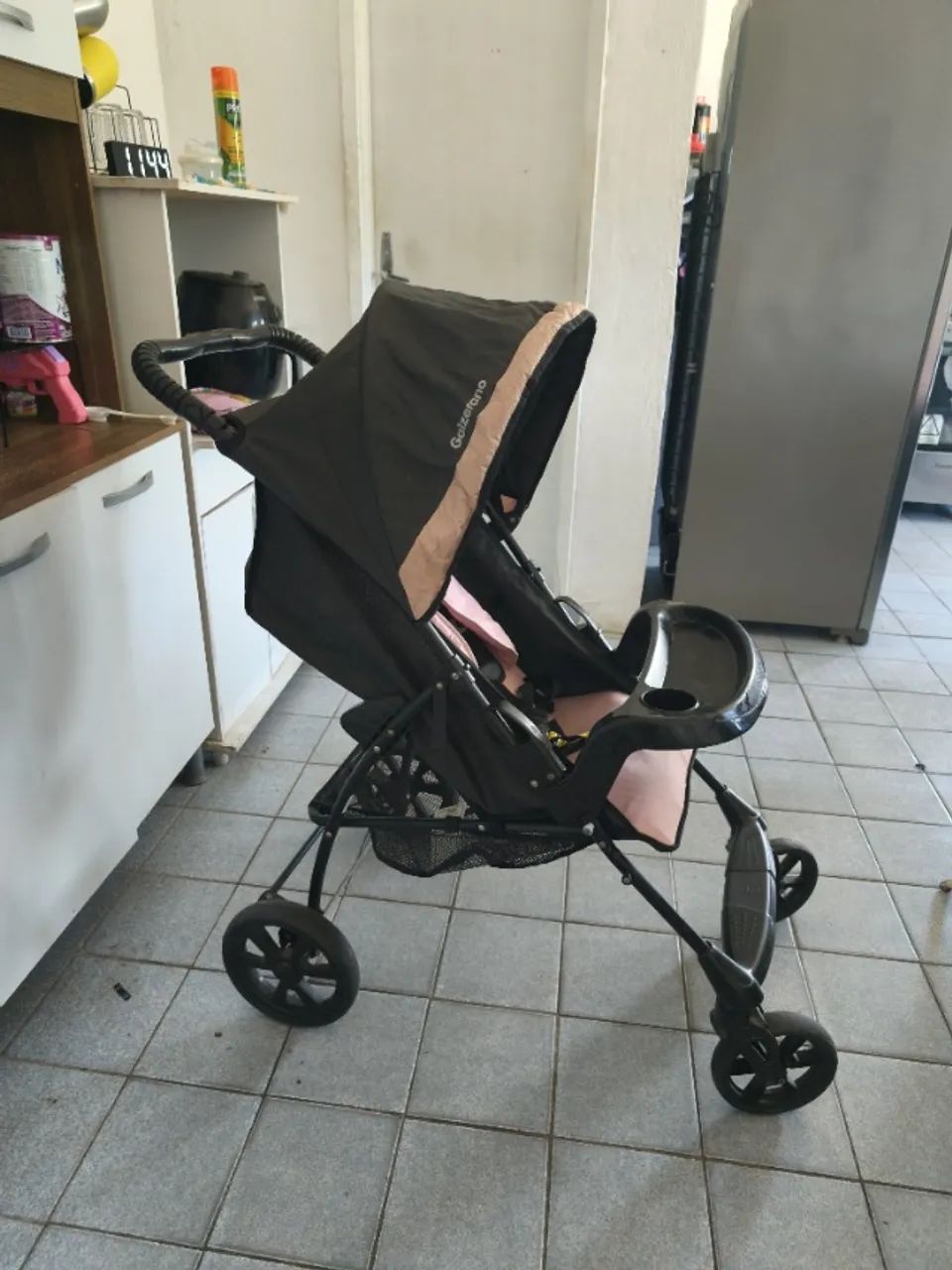 Carrinho de bebê usado 