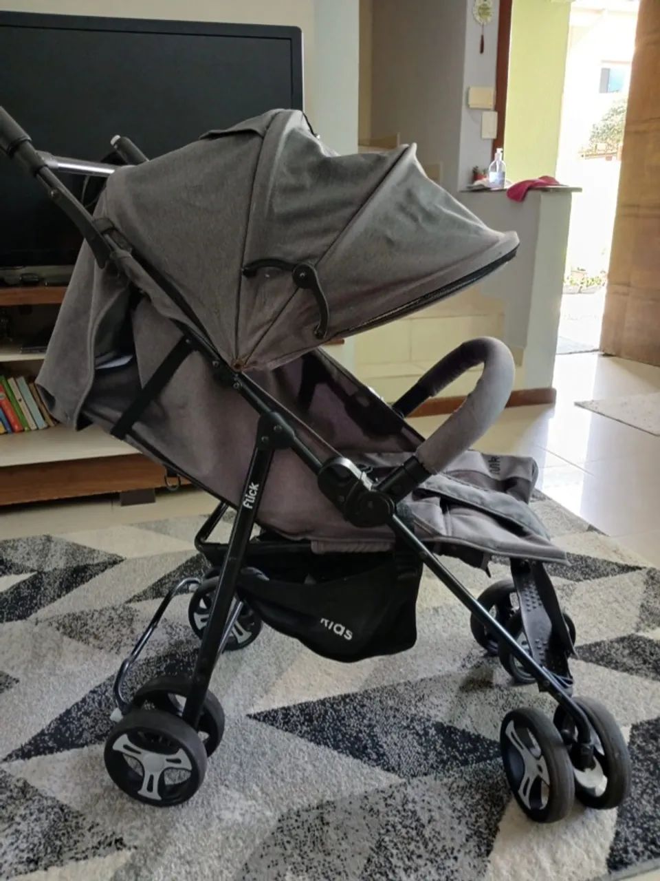 Carrinho de bebê Flick Multikids cinza