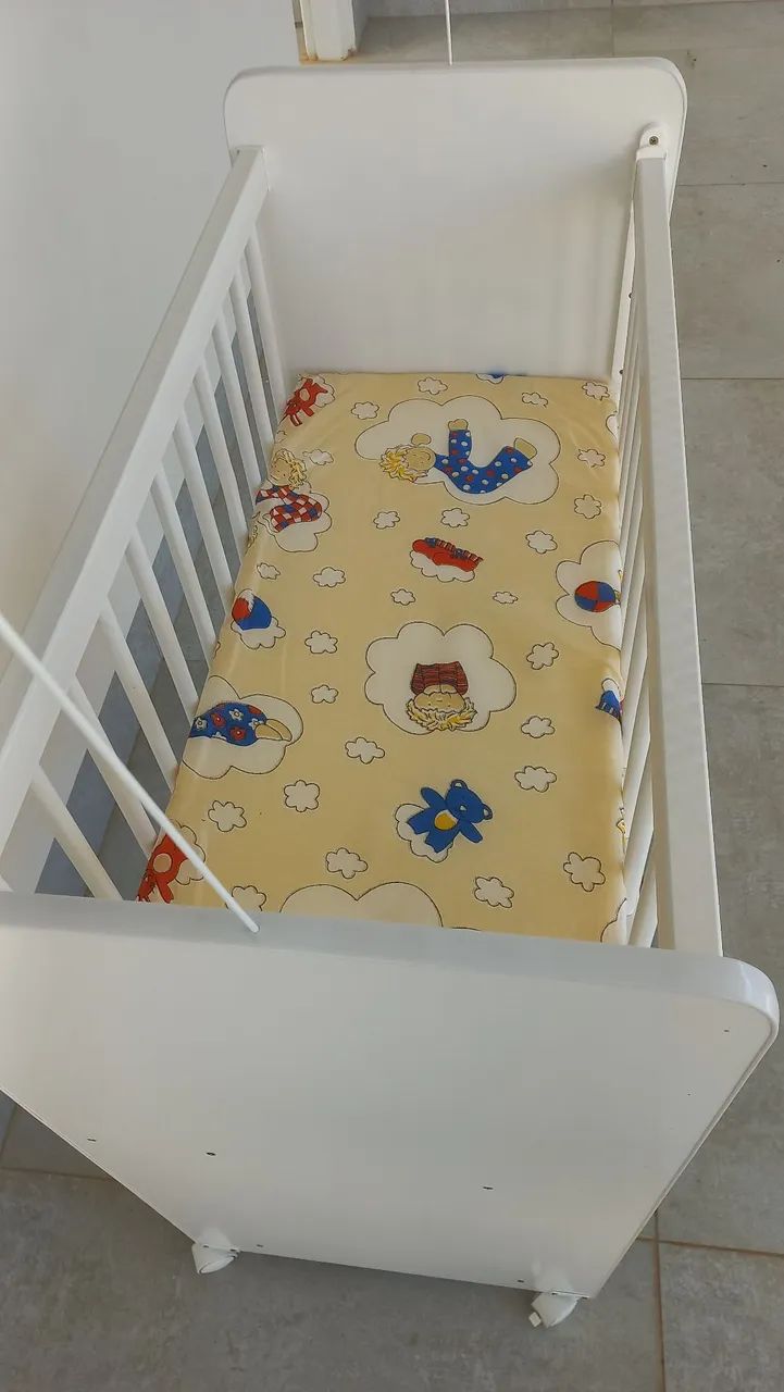 Mini berço com colchão e grade removível  - Foto 5