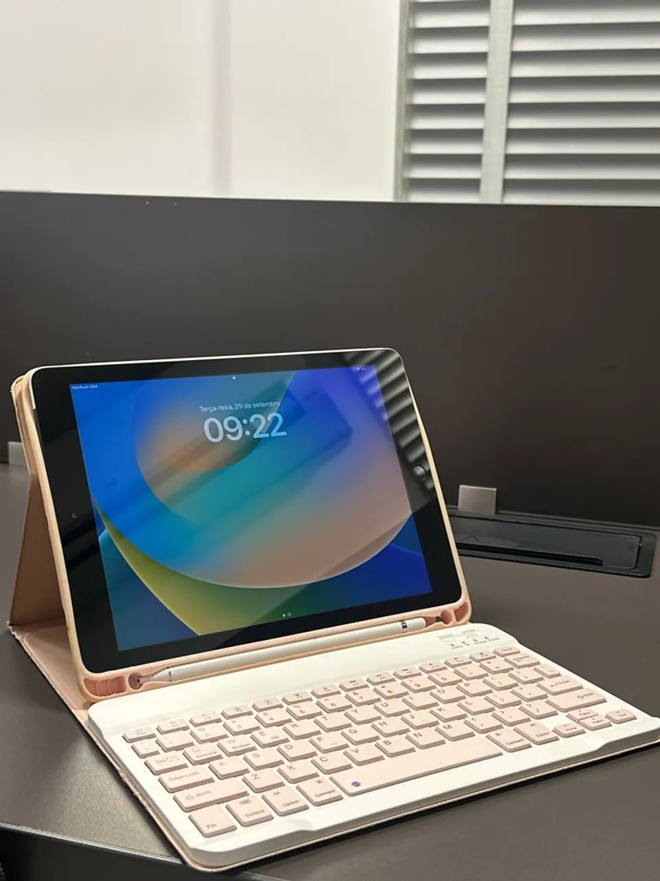 iPad 5 geração - 32GB + teclado + capa + caneta 