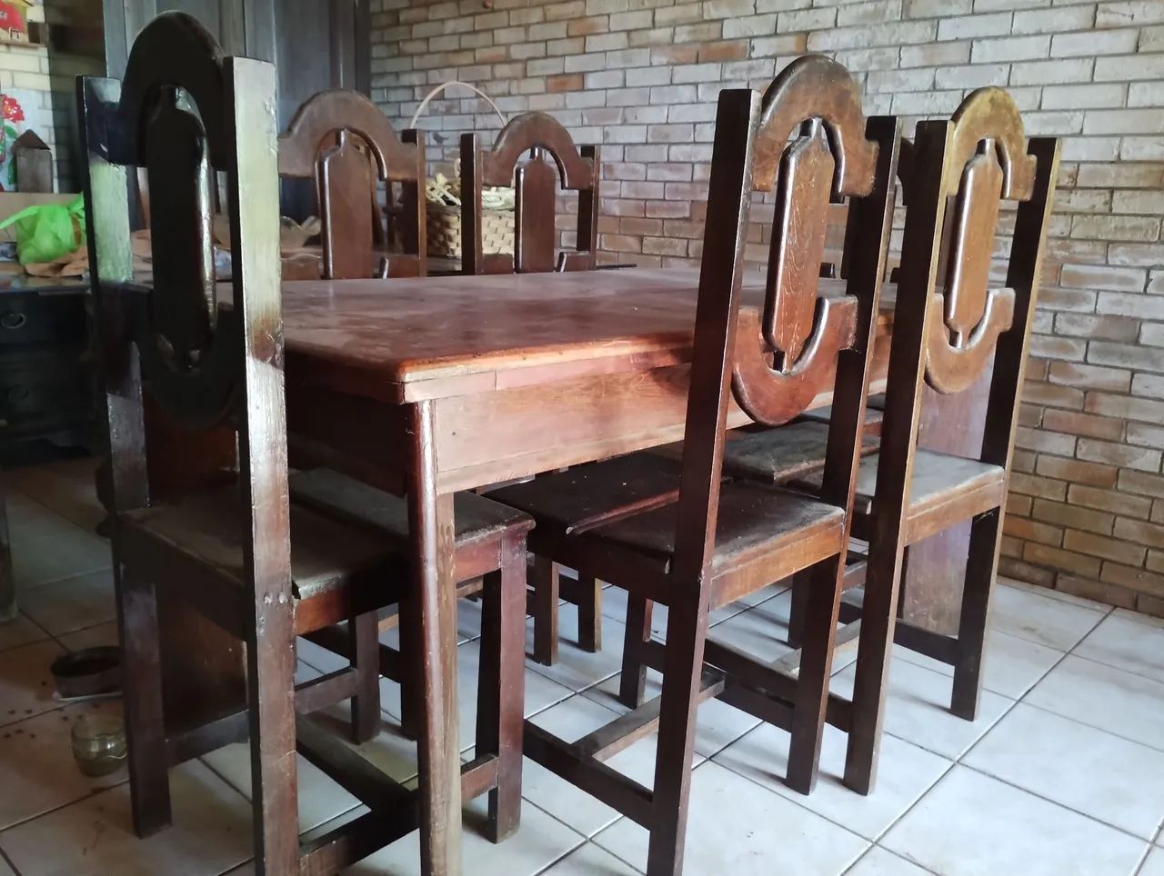 Mesa de madeira pura com 6 cadeiras 