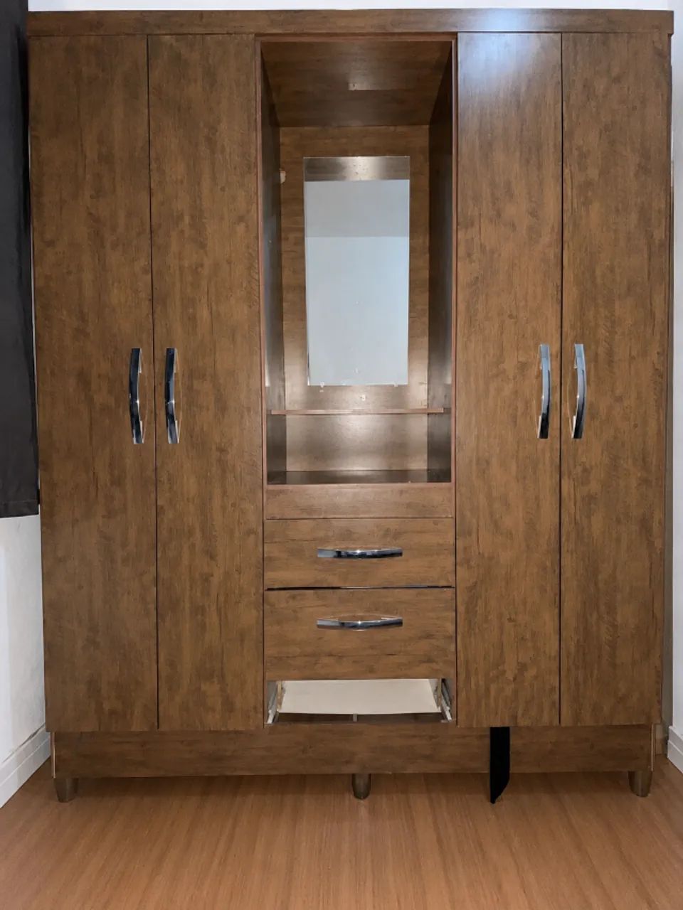 Guarda-Roupa de Madeira com Espelho, 3 Gavetas e 2 Cabideiros - Foto 2