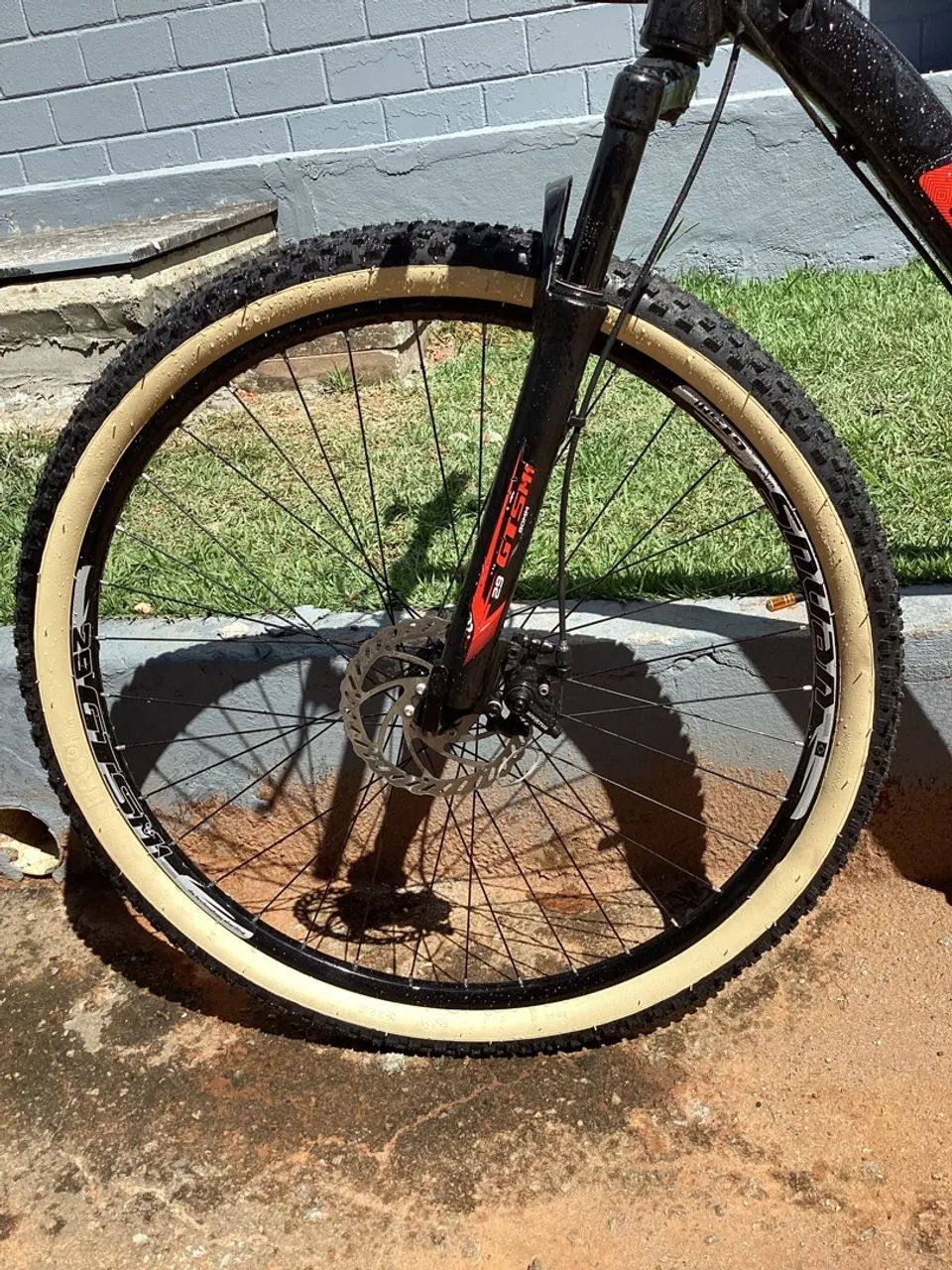 bicicleta GTSM1 NOVA 6 meses de uso - Foto 2
