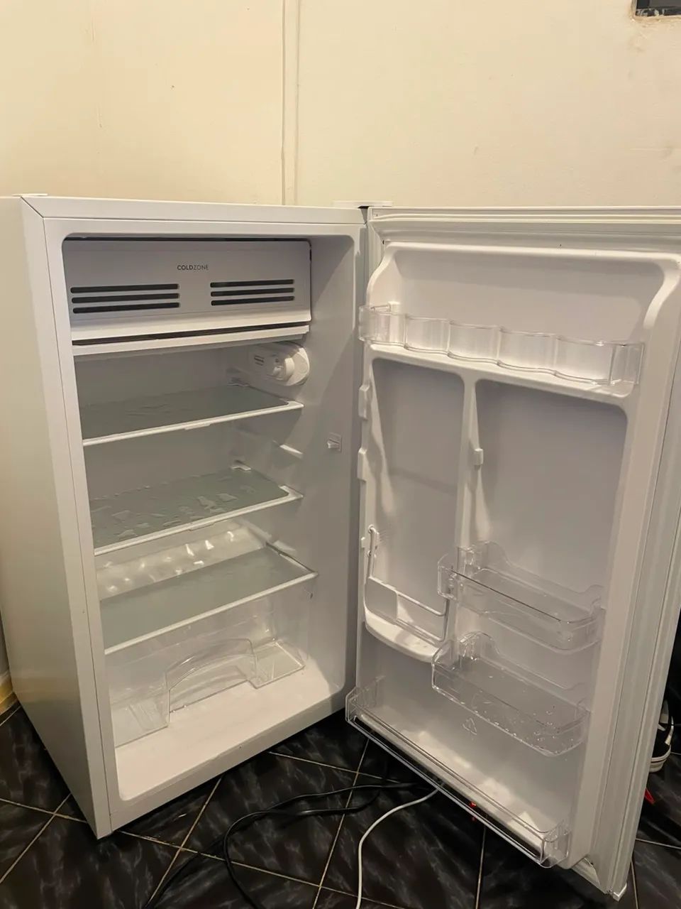 Frigobar Electrolux 90L
