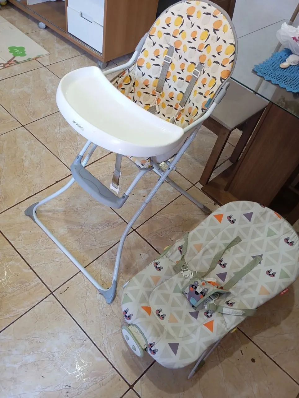 Cadeira alimentação e cadeirinha de apoio 