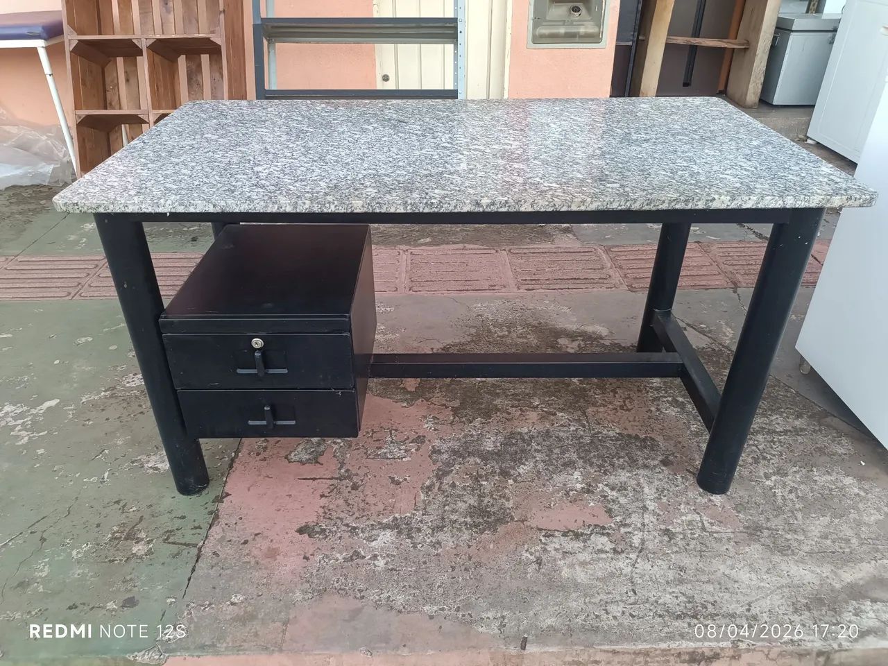 Mesa de escritório de mármore com duas gavetas 