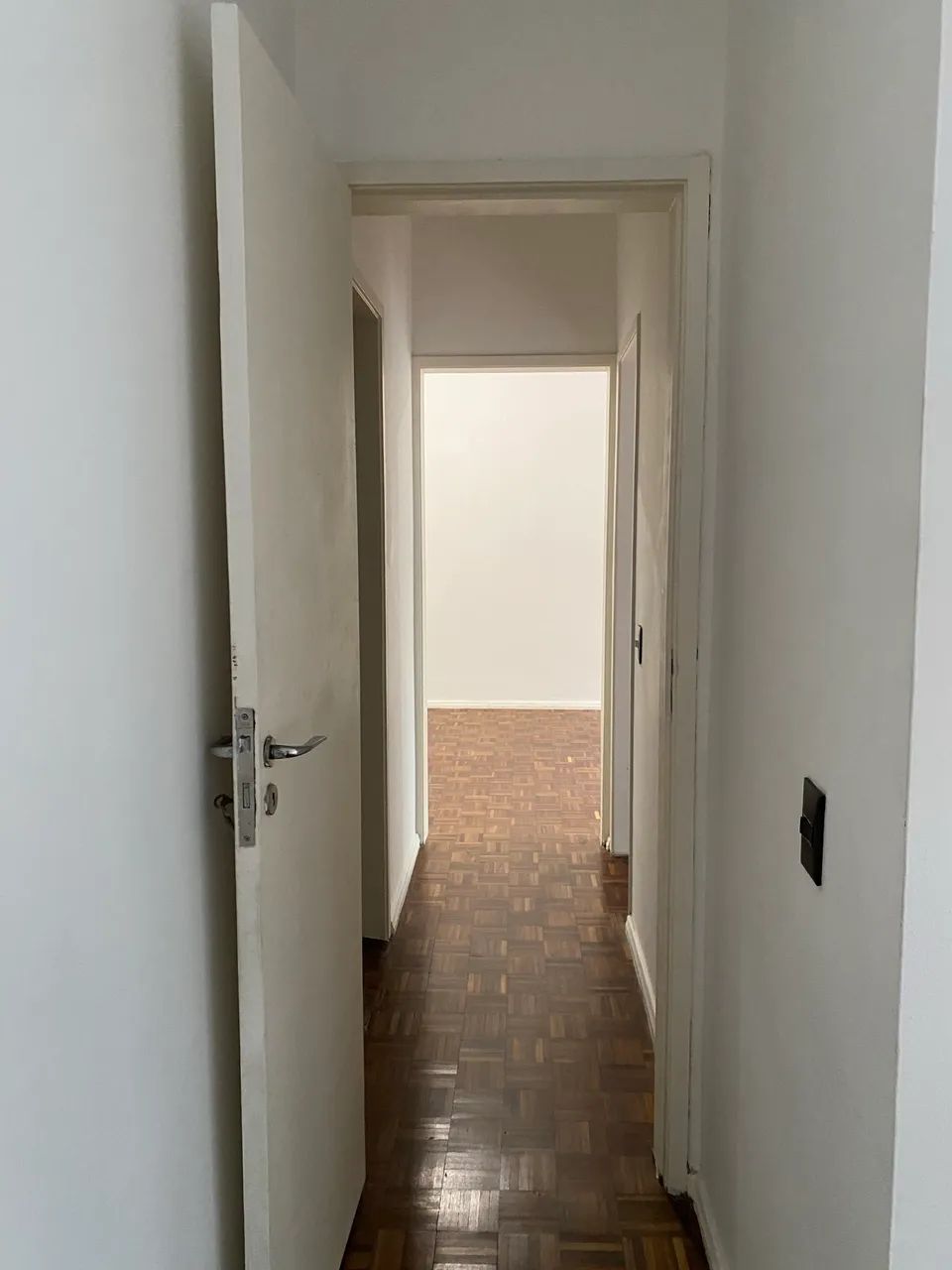 Copacabana, posto 6, sala e dois quartos, garagem, uma quadra da praia. Creci 41.959RJ - Foto 5