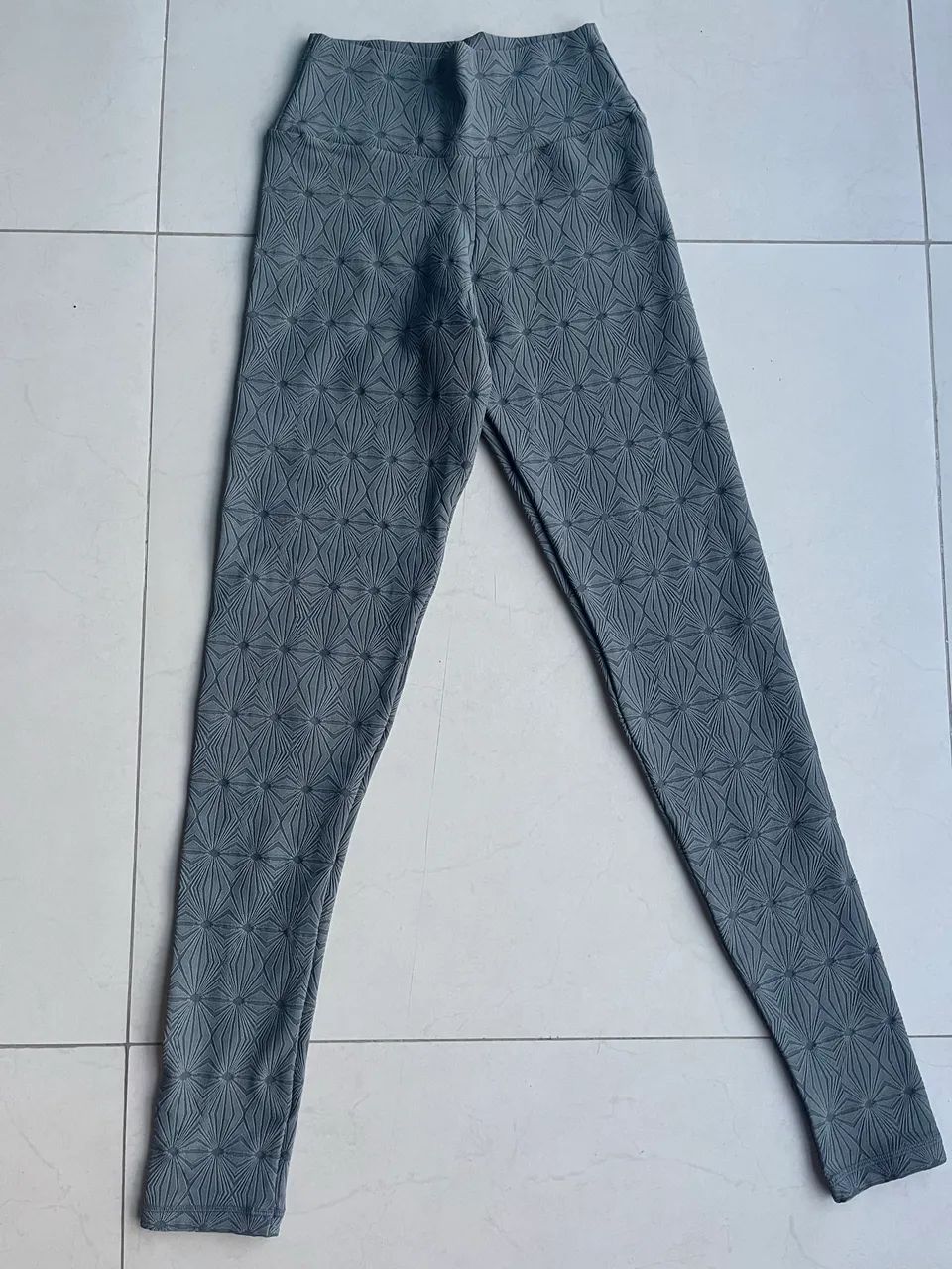 Legging de academia texturizada cinza NOVA