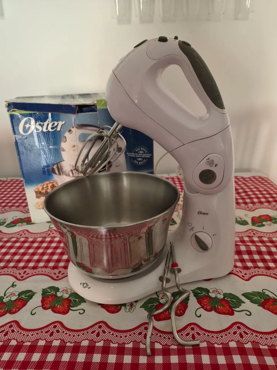 Batedeira Oster 325w perfeita