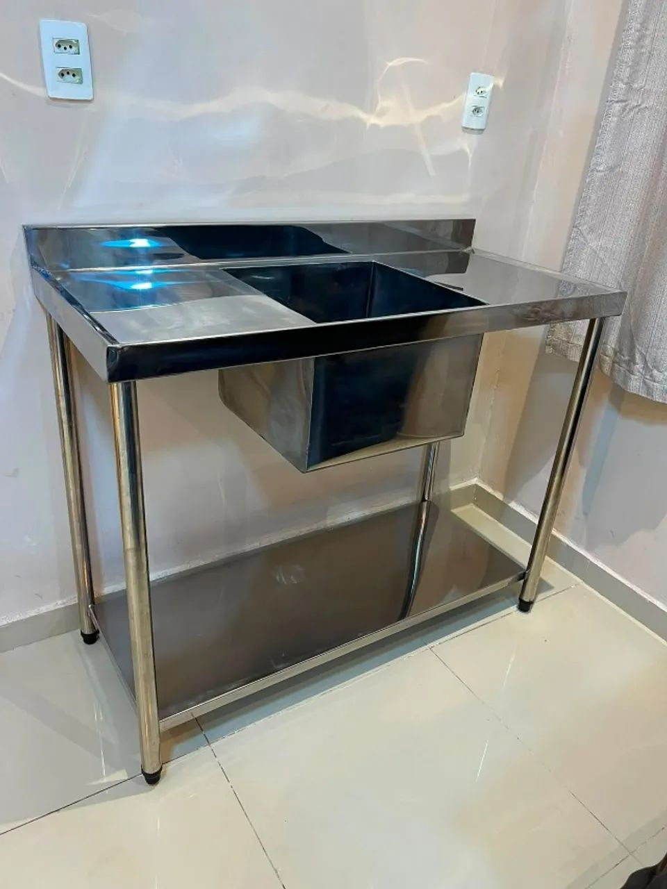 Bancada com cuba em inox 