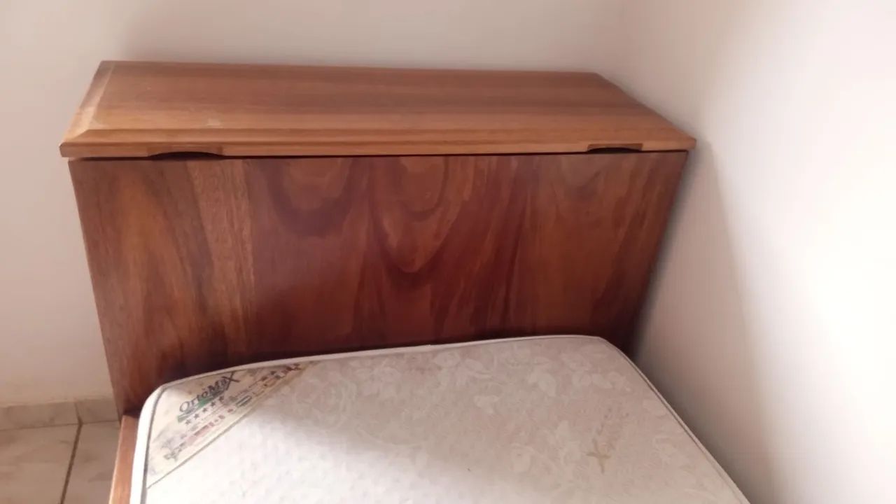 Cama solteiro com baú e colchão.Conservada - Foto 2