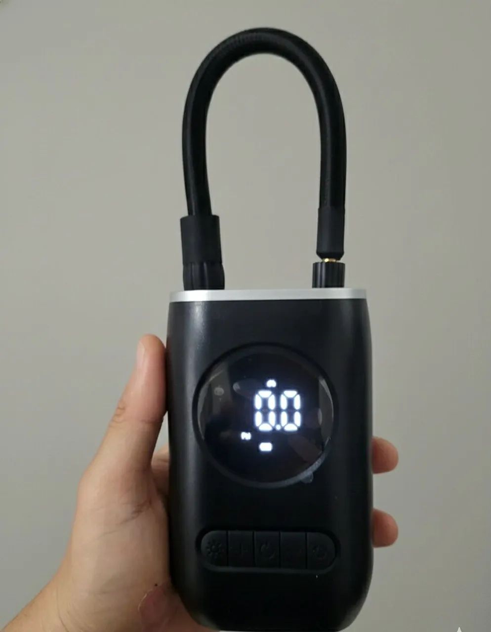 COMPRESSOR DE AR PORT ÁTIL COM LANTERNA LED INTEGRADA - Foto 2