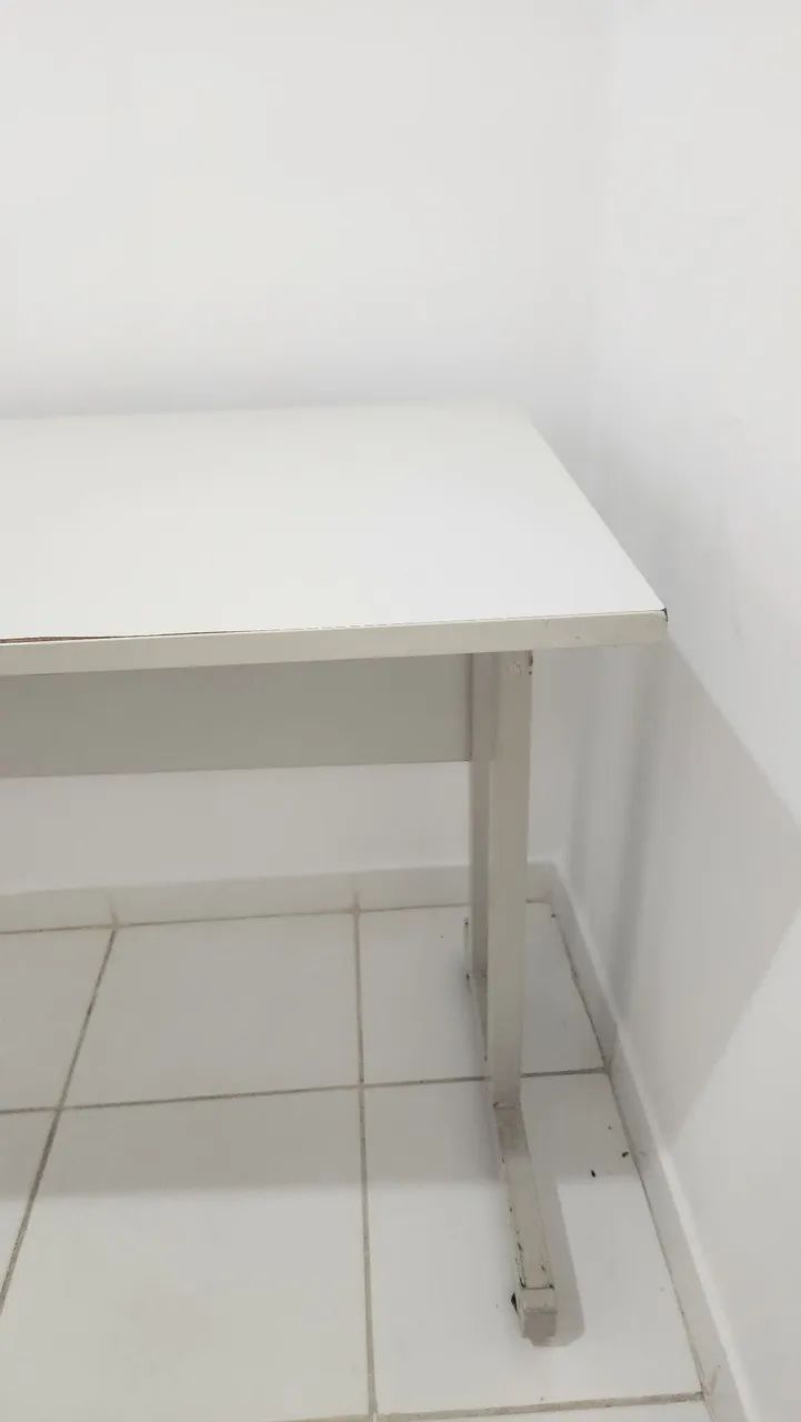 Mesa Branca MFD de escritório boa - Foto 4