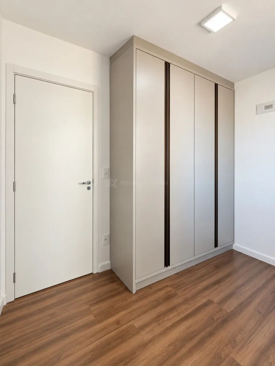 Apartamento 2 Quartos, Planejado nos Quartos e Cozinha, com Sacada e Churrasqueira | Zona  - Foto 5