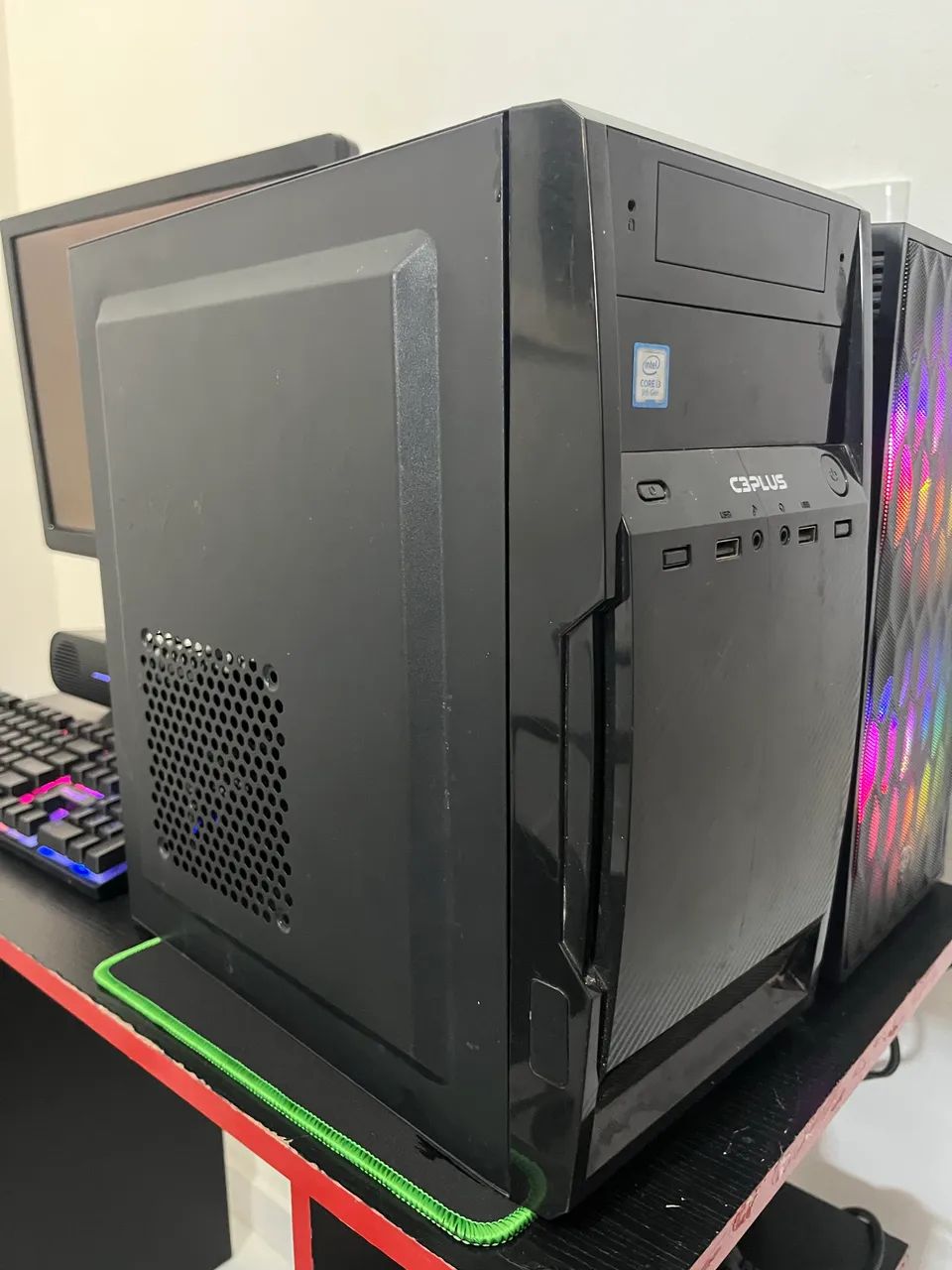 Gabinete com fonte PC