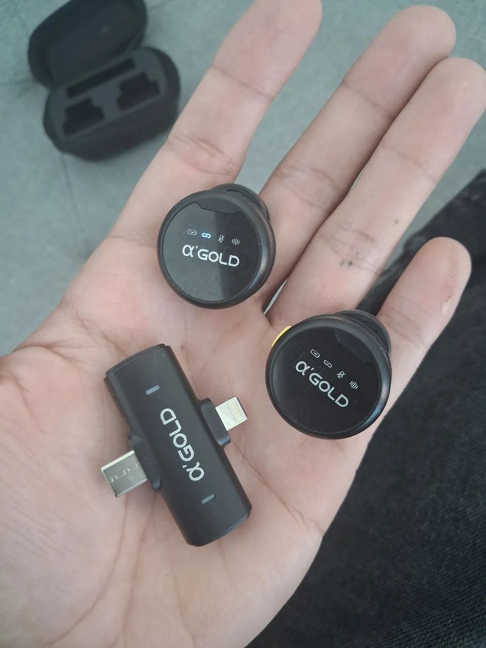 Microfone de Lapela Sem Fio AI Gold Duplo para iPhone e Android - Foto 4