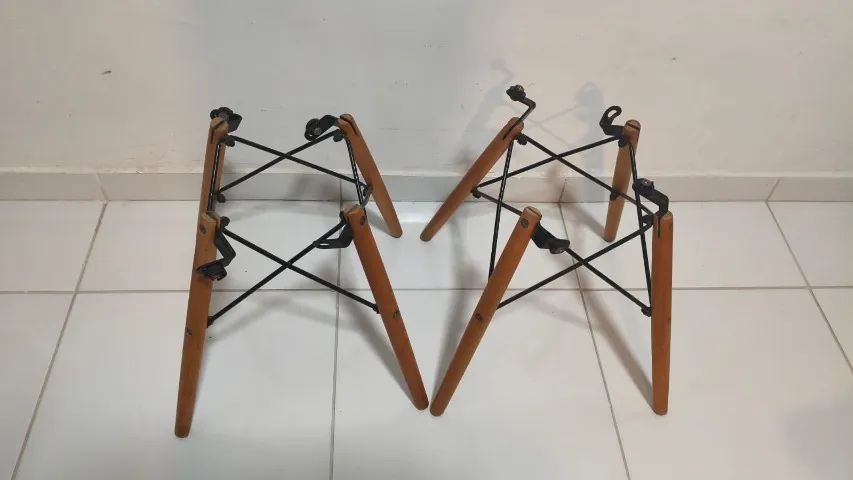 Pes de cadeira Charles Eames