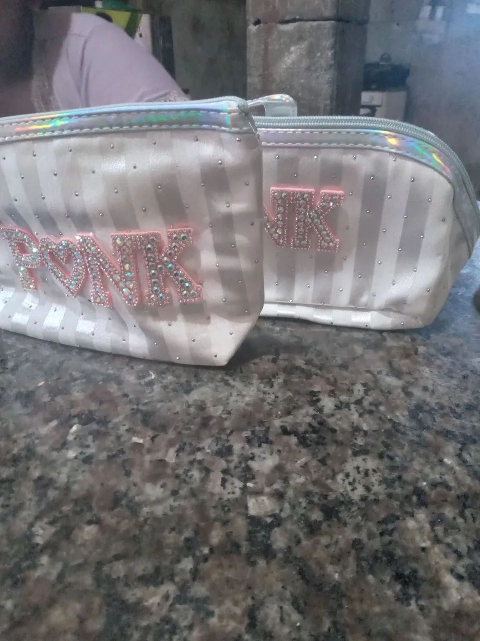 Perfume da wepink e um kit se bolsa - Foto 3
