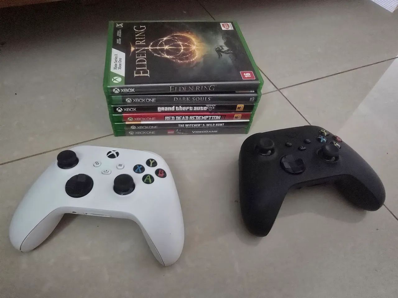XBOX series X com caixa 2 controles e jogos - Foto 2