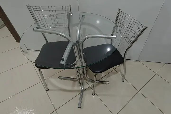 Mesa Redonda em Vidro + 2 Cadeiras - Cromada - Foto 2