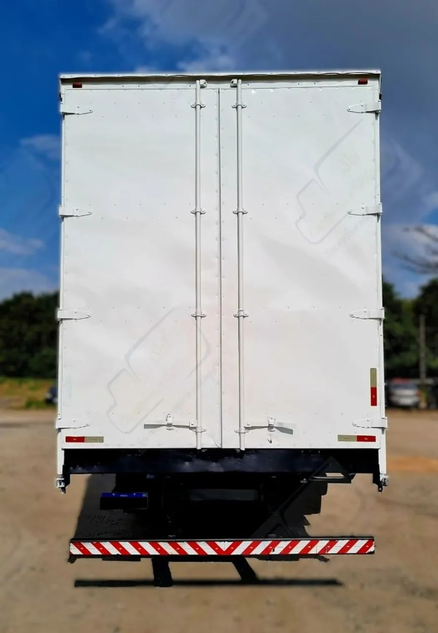 VW 15.180 4x2 Constellation - 2011 (Sider c/ 10 metros) - Foto 8