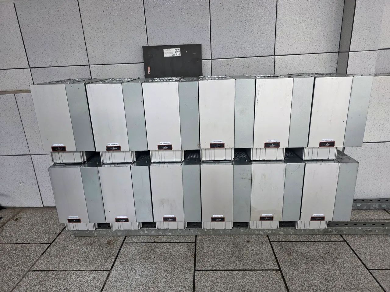 Antminer s19 pro 96TH (12 unidades) - Foto 3