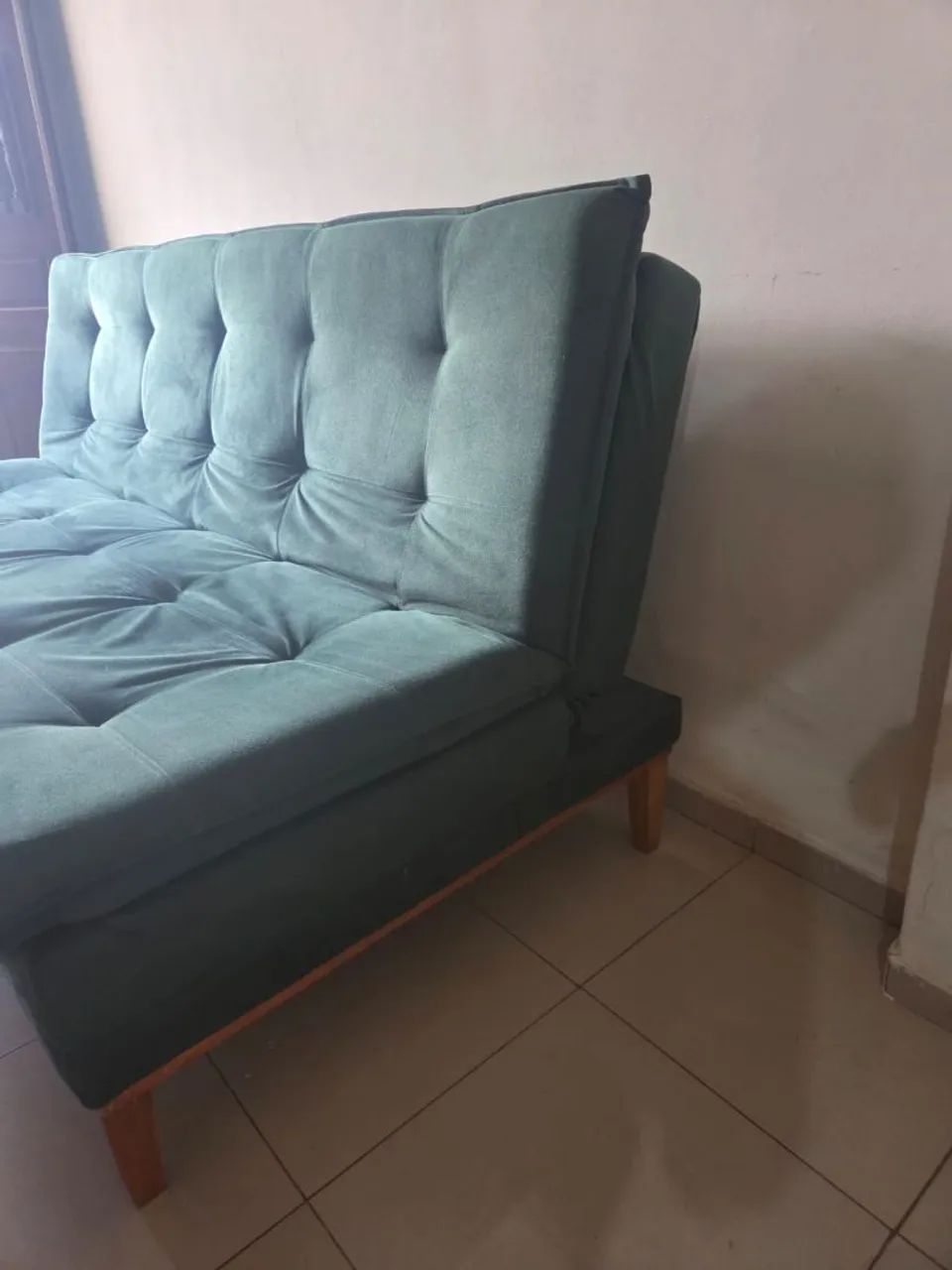 Sofá cama verde com capa - Foto 5