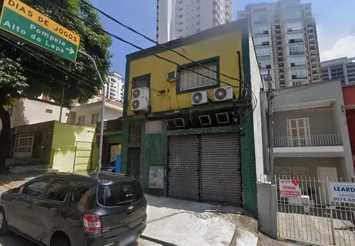 Prédio comercial na Rua Aimberê, 300  651 m²